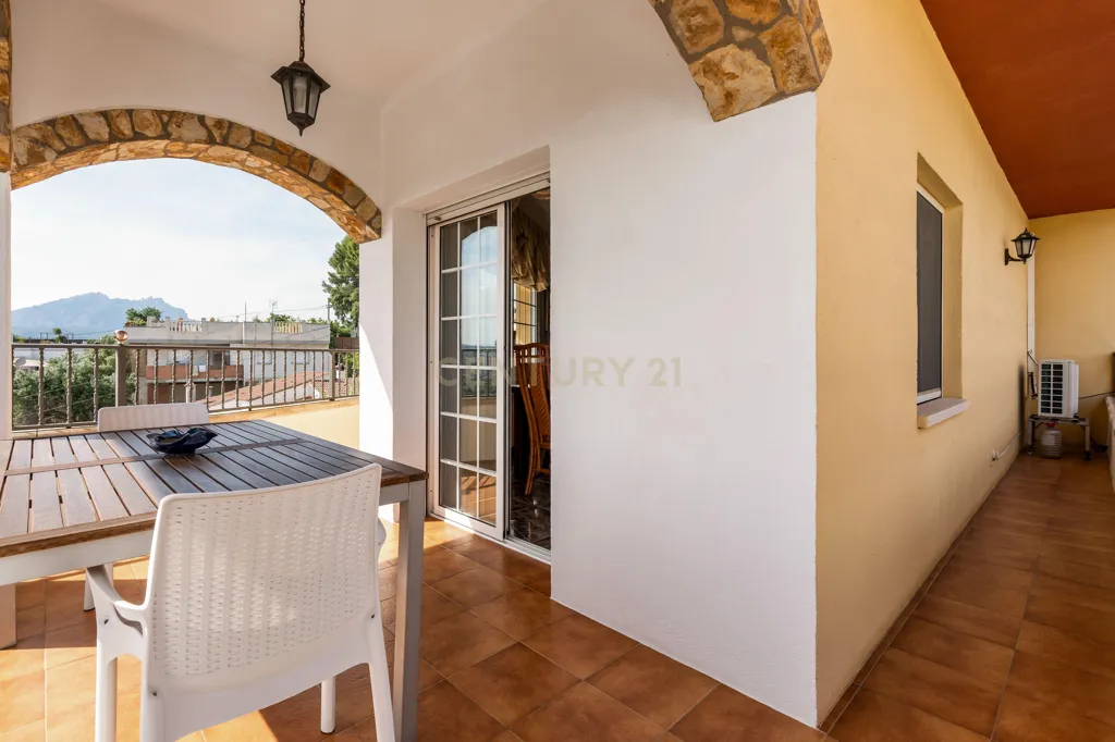 Terrace - Independent House with Montserrat Views in Abrera