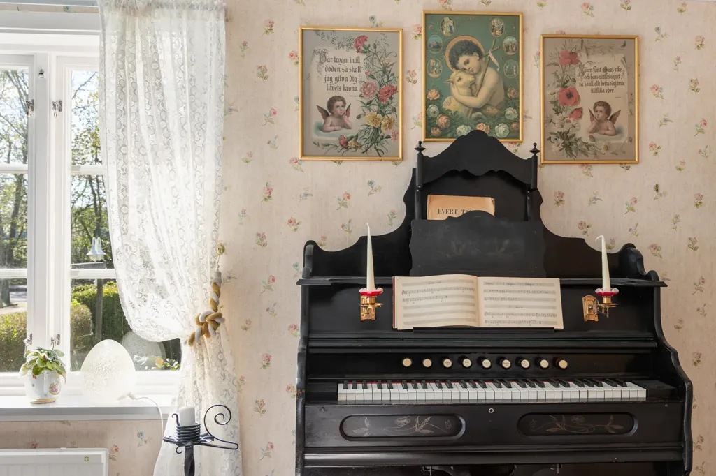 Toad - 1900s Villa with Garden in Veddige