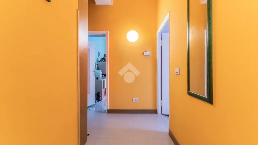Esik - Rearranged Apartment with Balcony in Sutri