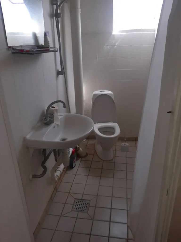 Vannitoad - Spacious Room with Shared Facilities in Vanløse