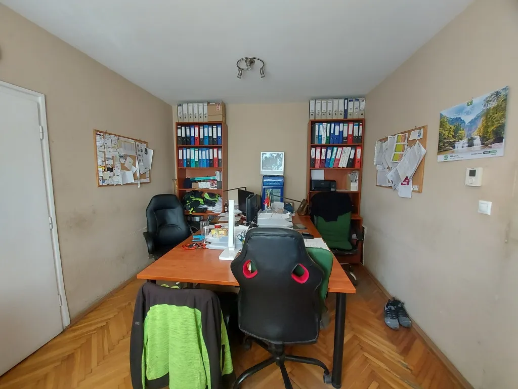 Bureau - Industrial Workshop with Established Clientele in Székesfehérvár