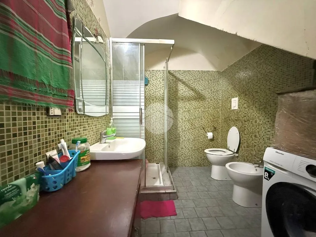 Bagni - Palazzo with Multiple Units in Vico della Tofa, Naples