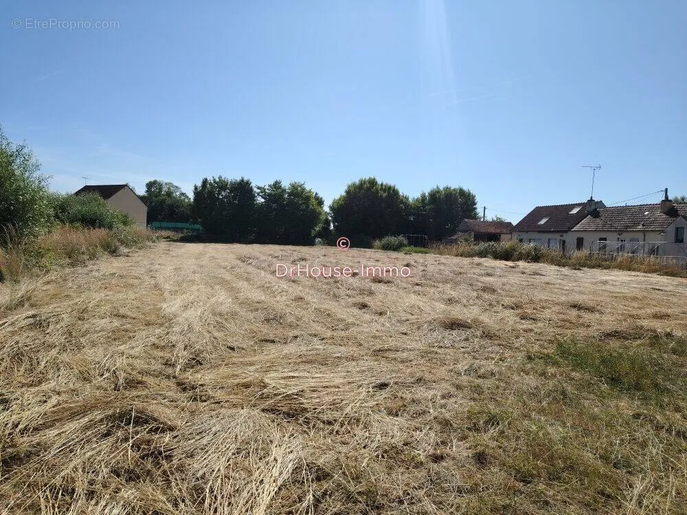 Aed - Constructible Plot in Saint-Maurice-Sur-Fessard