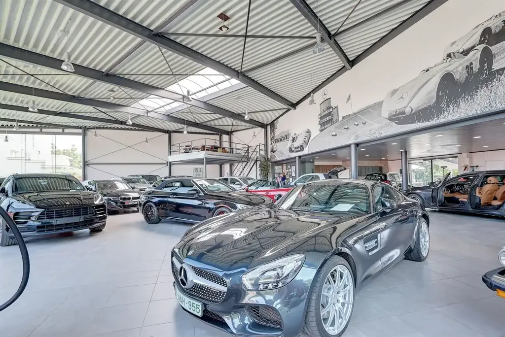 Garaje - Showroom with Water View on Dendermonde-Zele Link Road
