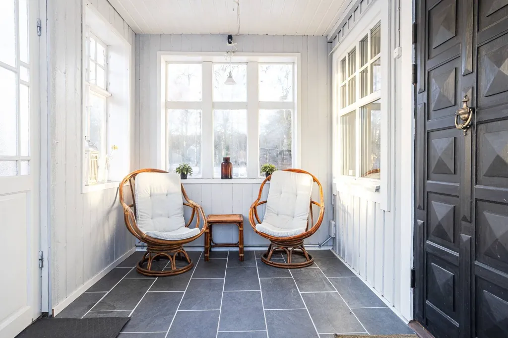 Hallway - Well-Maintained Farmhouse with Stables in Västernorrland