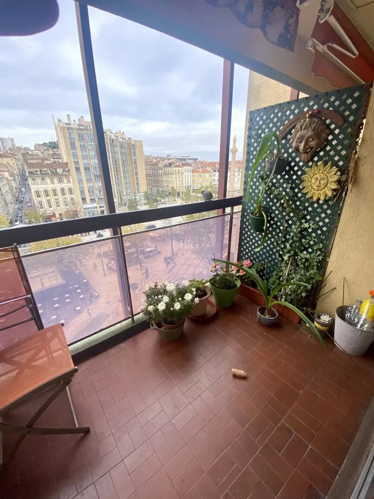 Balcony - Luxury Apartment with City View in Marseille
