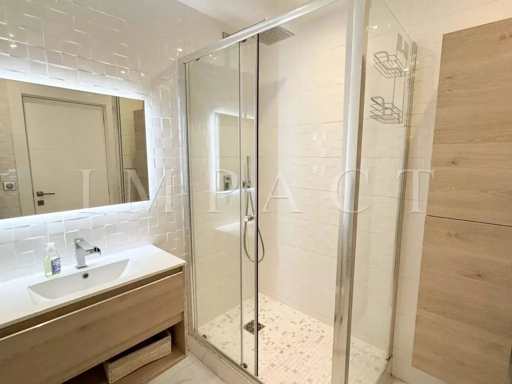Salles de bain - Appartement Luxe avec Vue Mer à Cannes