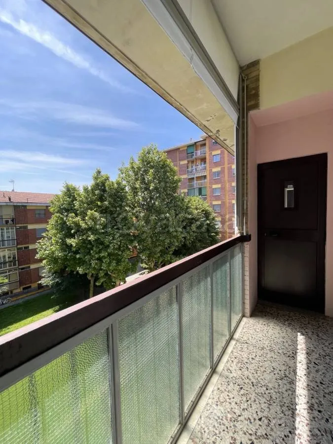 Balcon - Spacious 3-Bedroom Apartment in Settimo Torinese