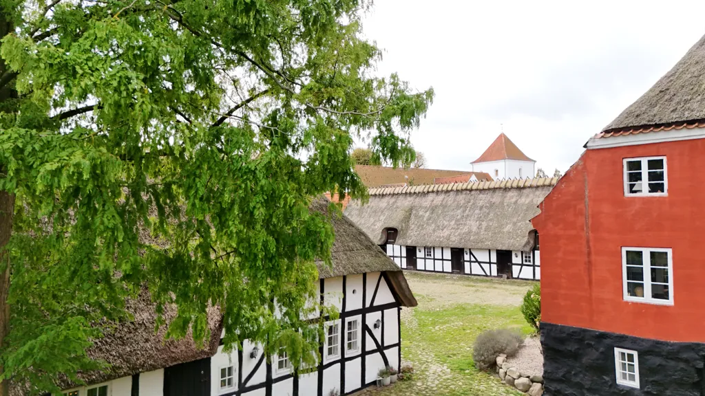 Välivaade - Villa with Multiple Outbuildings in Skårup, Fyn