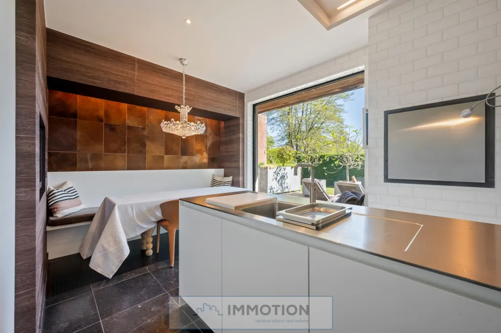 Köök - Stylish Villa with South-Facing Garden in Luxurious Setting
