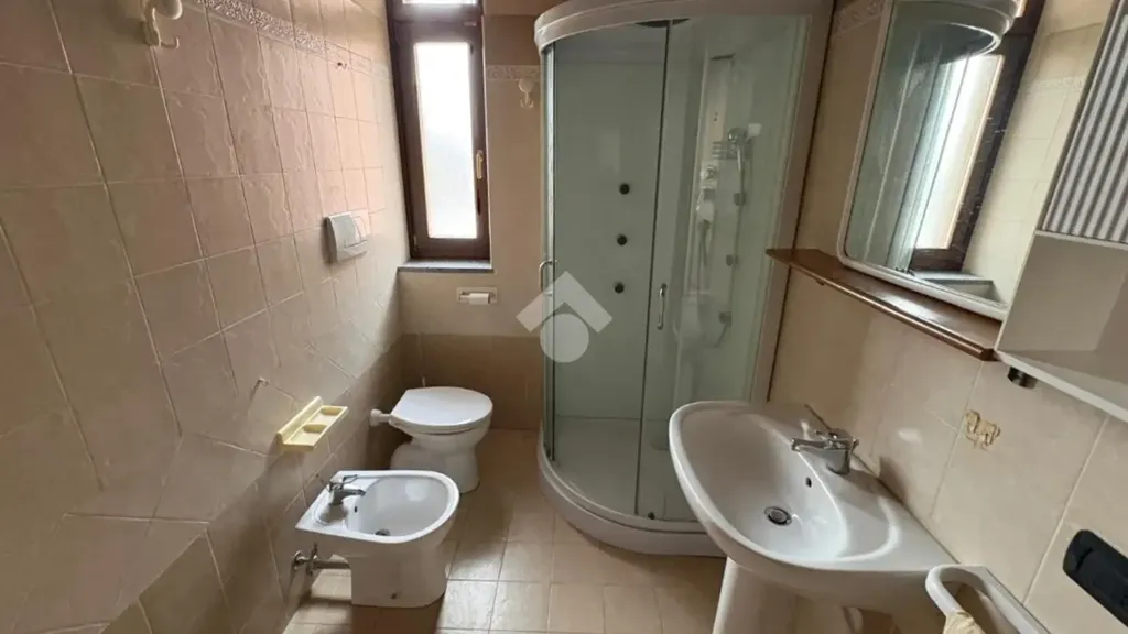 Bathrooms - Spacious 4-Bedroom Apartment in Sozzago