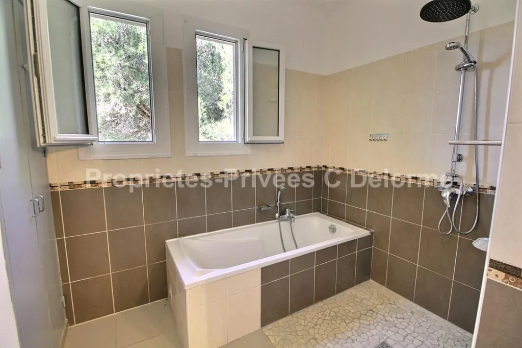 Salles de bain - Villa Rénovée avec Atelier à Bagnols-sur-Cèze