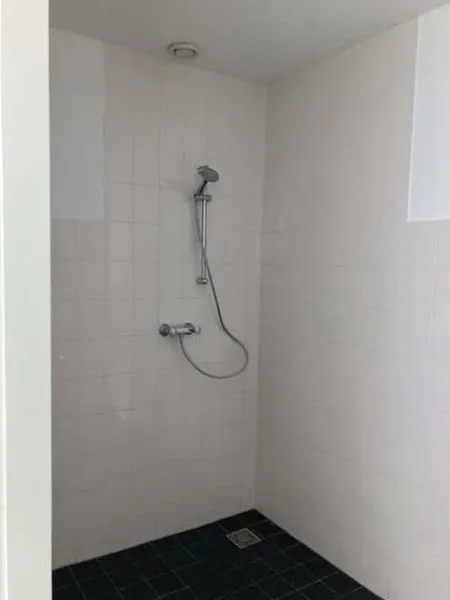 Salles de bain - Light Modern Apartment with Lift in Huizen