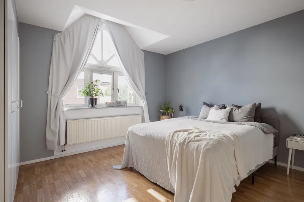 Magamistoad - Corner Flat with High Ceilings in Göteborg