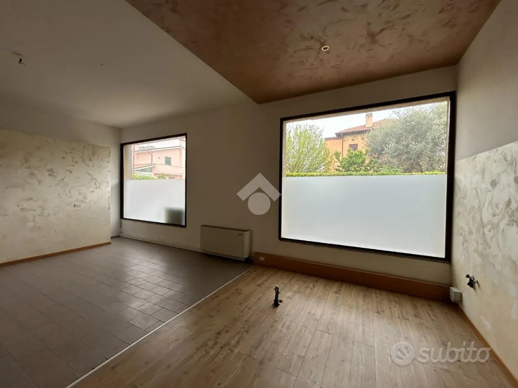 Toad - Commercial Shop with Double Frontage in Cornuda