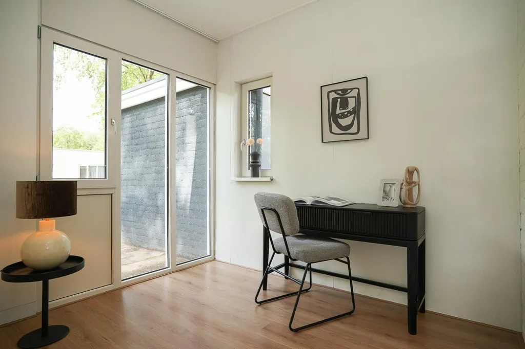 Kabinet - Linked Bungalow with Park View in Erm