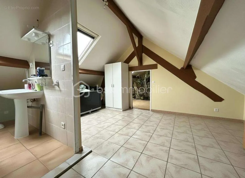 Toad - 5-Piece House with Courtyard in Esmans