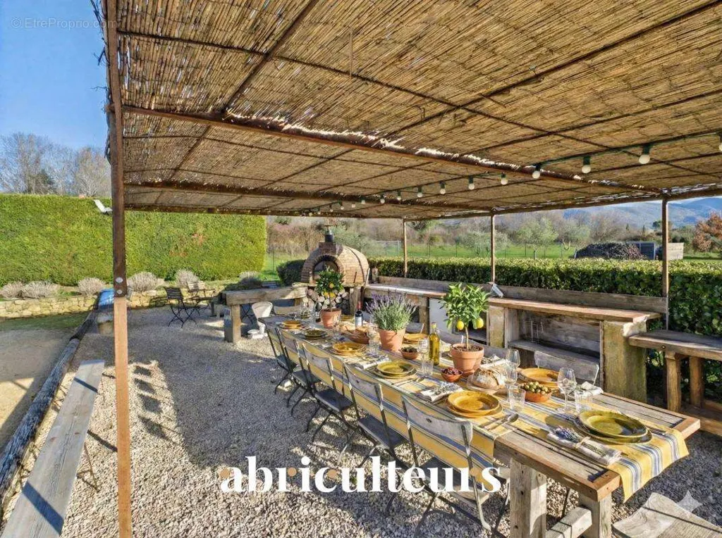 Terrace - Contemporary Villa with Panoramic View in Luberon