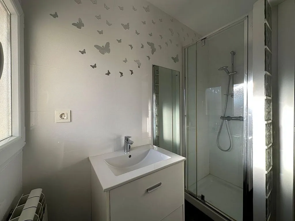 Salles de bain - Modern Flat with Terrace in Chana, Granada