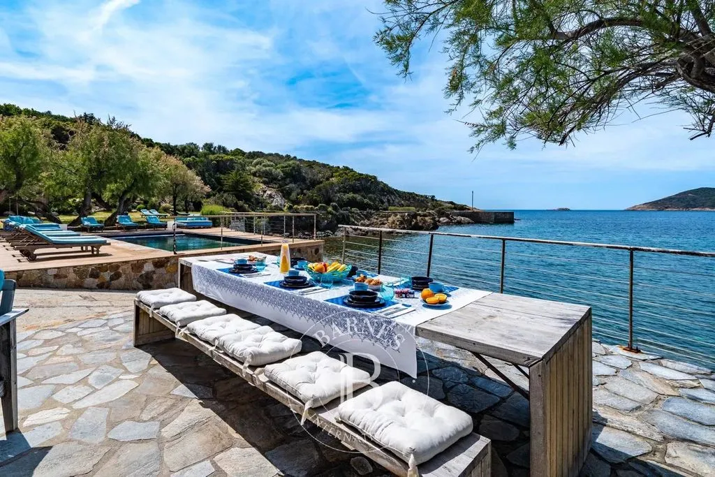 Terrass - Luxury Villa with Helipad near Calvi