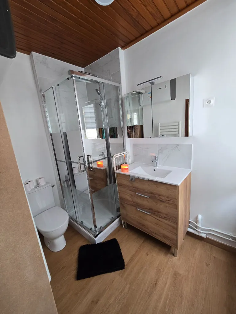 Salles de bain - Studio Meublé au Centre de Neuilly-en-Thelle