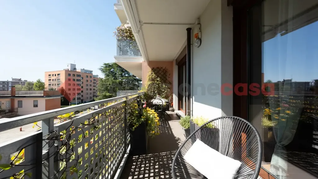 Balcone - Modern 3-Bedroom Apartment in Buccinasco