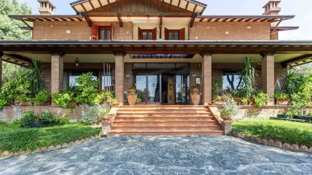 Exterior - Panoramic Villa with Pool in Magione