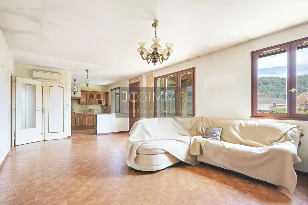 Séjour - Villa T3 avec Jardin et Garage à Cabasse