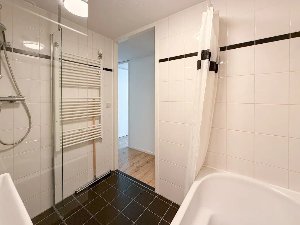 Salles de bain - Light 3-Bedroom Apartment in Central Amsterdam