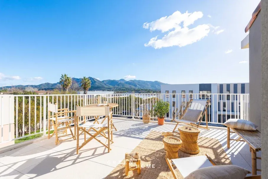 Rõdu - 5-Piece Apartment with Terrace in Aubagne