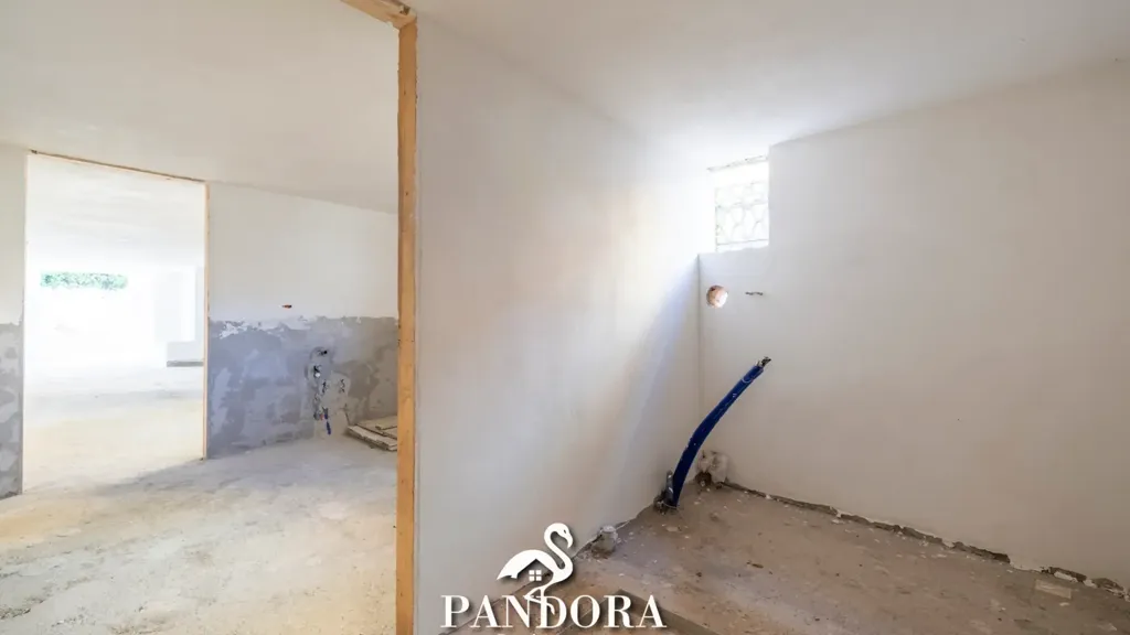 Esik - Rustic-Style Semi-Detached Villa with Terrace in Lonate Pozzolo