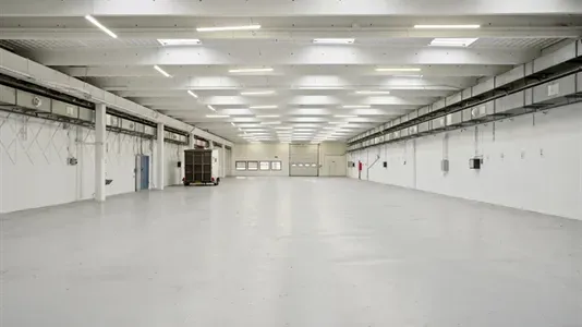 Pièces - High-Ceiling Warehouse near Motorring 3, Brøndby