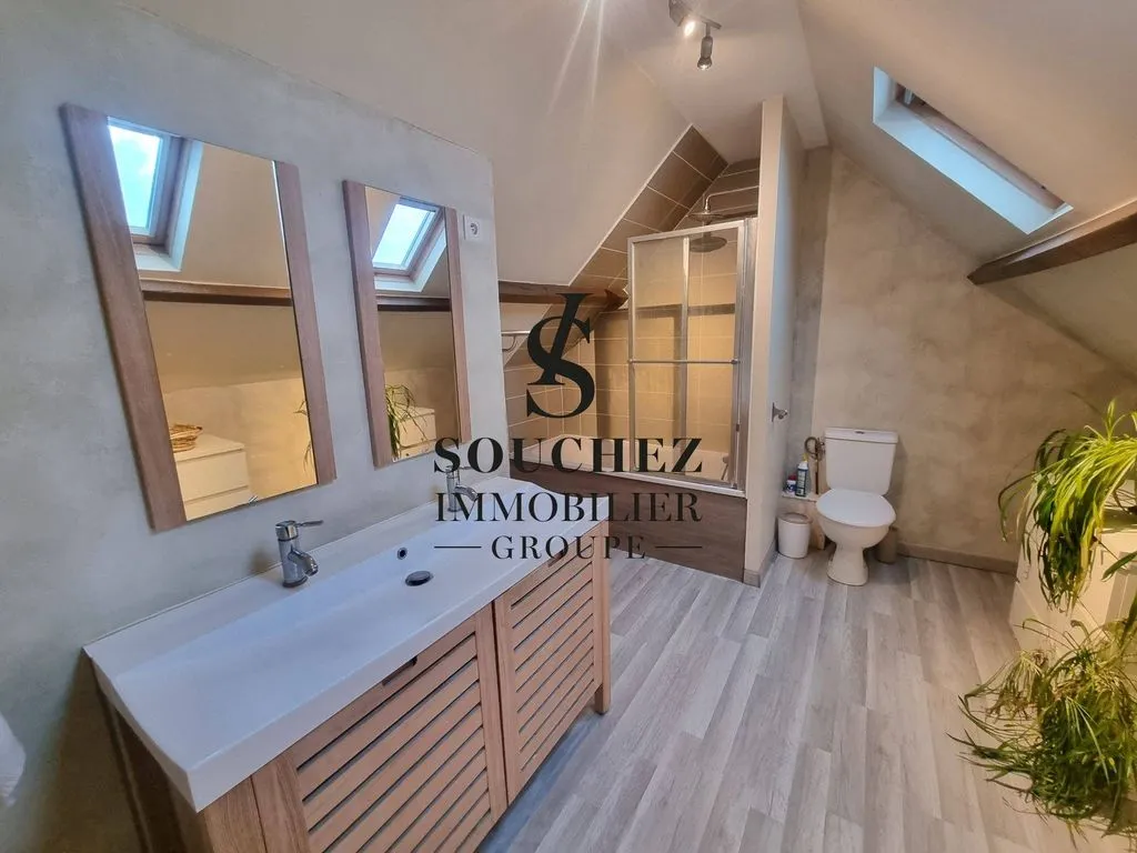 Salles de bain - Bâtisse en Pierres avec Jardin à Mont-Saint-Éloi