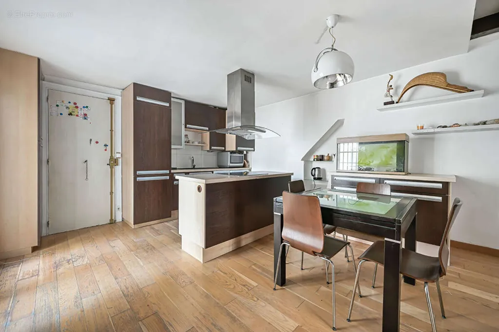 Cuisine - Appartement Parisien avec Charme au 3ème Étage