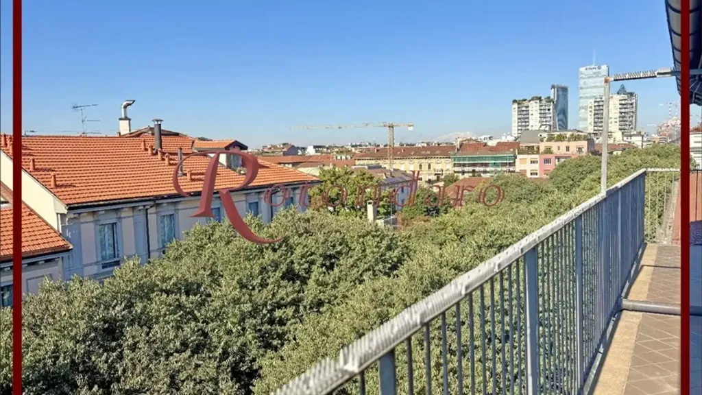 Balcon - Mansarded Flat with Balcony in Milan