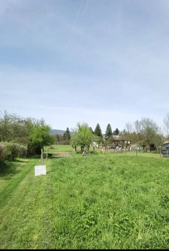 Aed - Buildable Plot with Garage in Saint-Laurent-du-Pont