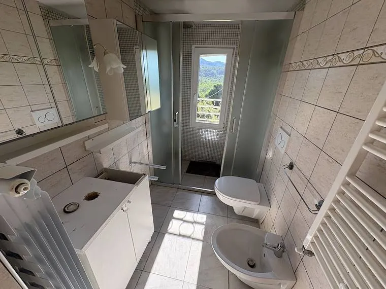 Badezimmer - Rearranged Apartment with Balcony in Gallicano