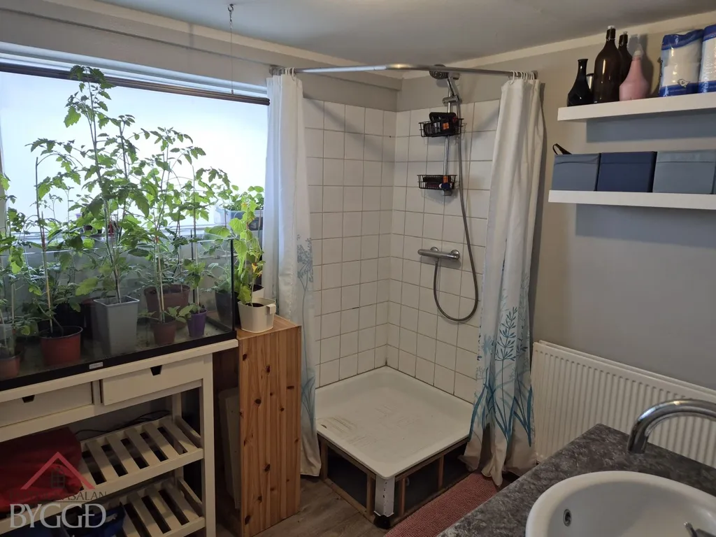Salles de bain - Two-Storey House with Garage in Dalvík