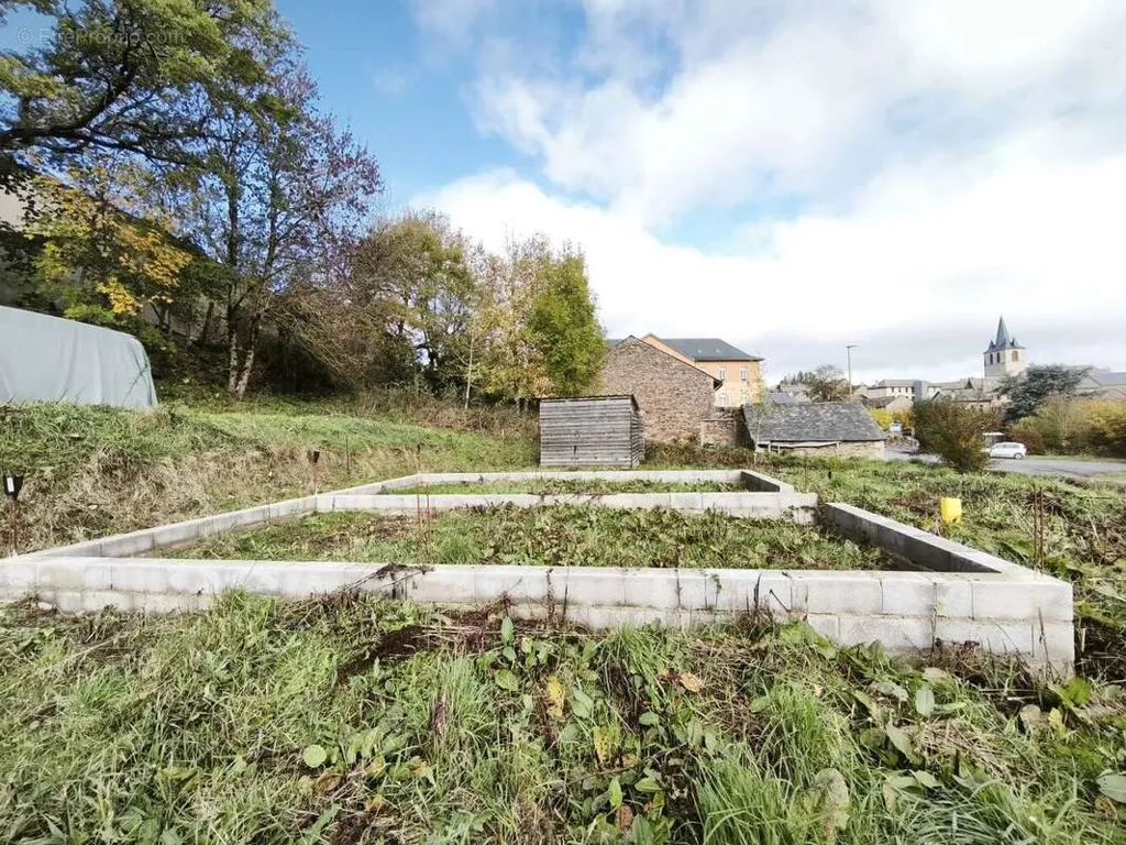 Aed - Constructible Plot in Curan, Aveyron