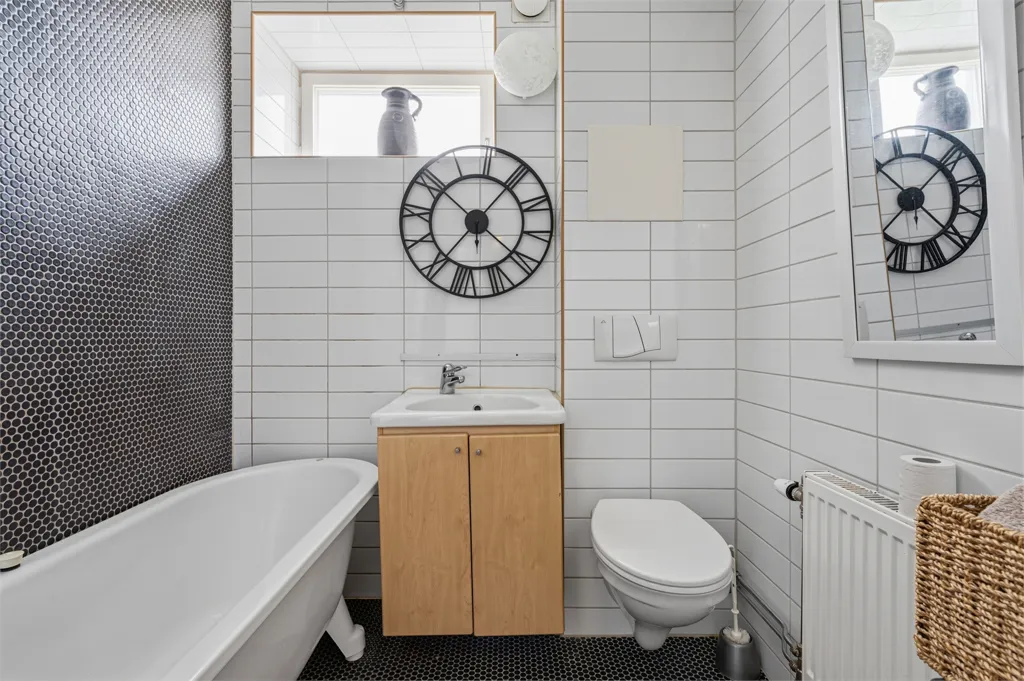 Salles de bain - Apartment with Balcony in Uppsala's Tunabackar