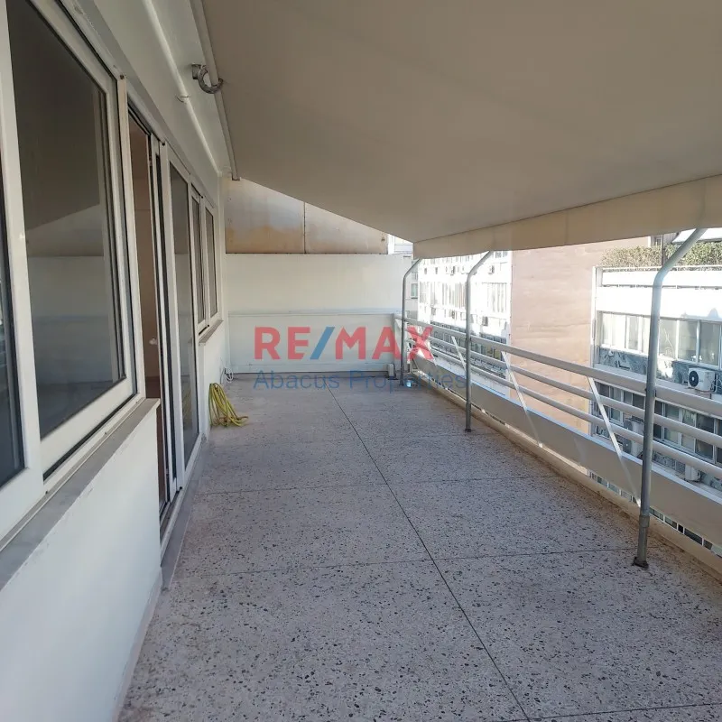 Rõdu - Office with Balcony in Piraeus Centre