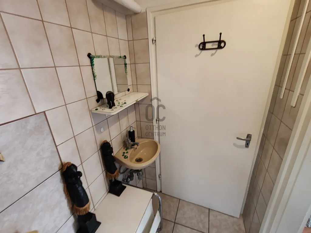 Salles de bain - Commercial Space in Győr, Marcalváros