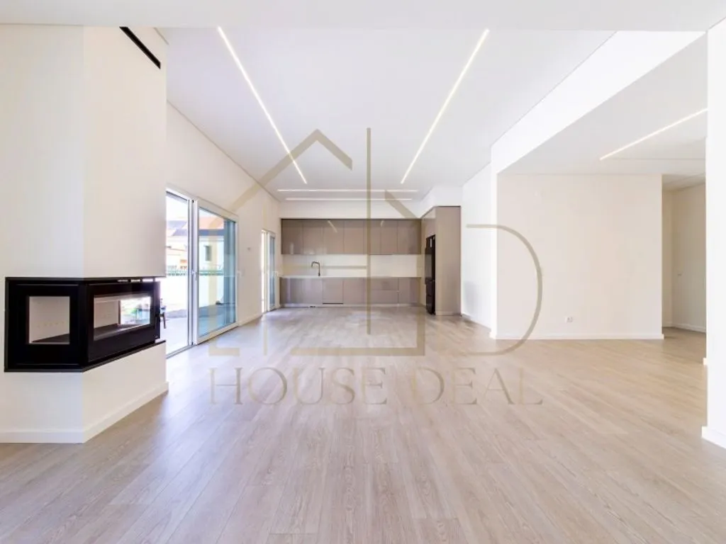 Elutuba - Luxury House with Solar Panels in Seixal