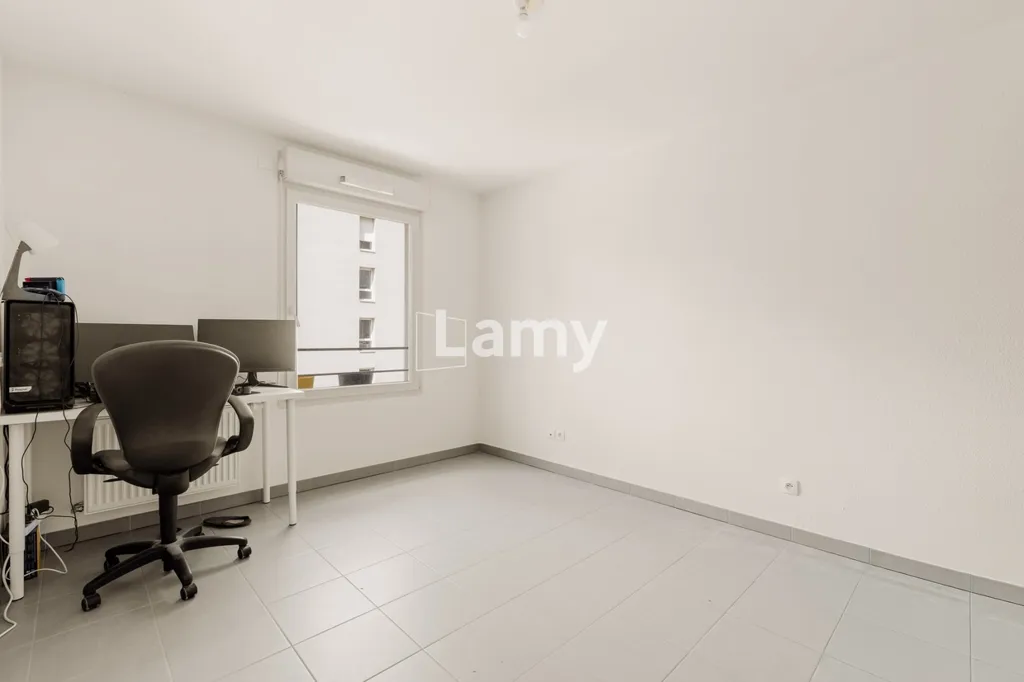 Bureau - Appartement T3 avec Balcon et Ascenseur à Lyon