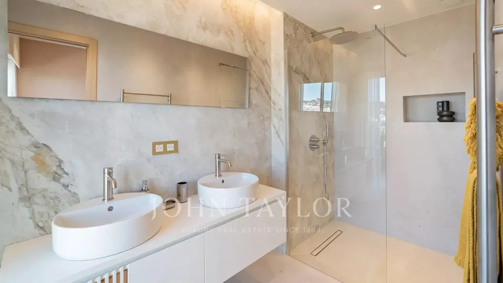 Salles de bain - Penthouse avec Vue Mer à Cannes