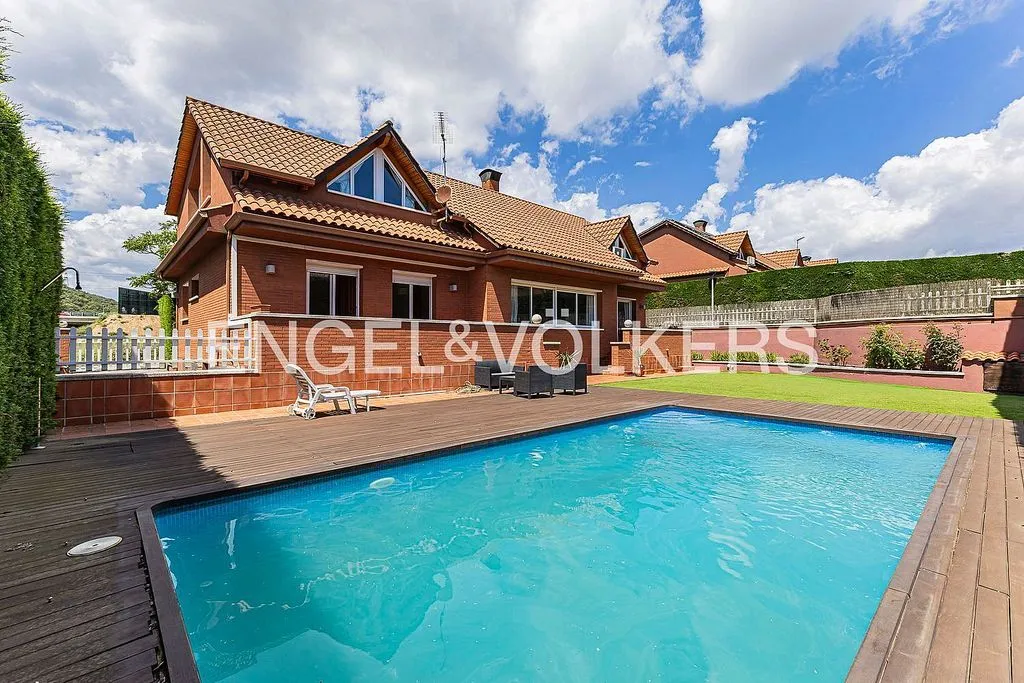 Bassein - Chalet with Pool and Terrace in Mira-sol