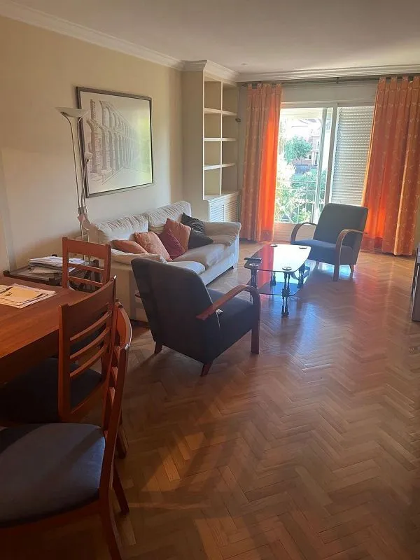 Elutuba - City Centre Flat with Pool in Villaviciosa de Odón