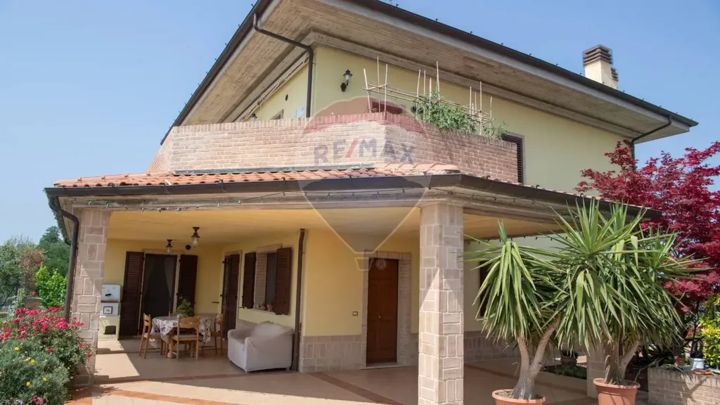 Terrace - Independent House with Private Garden in Ostra