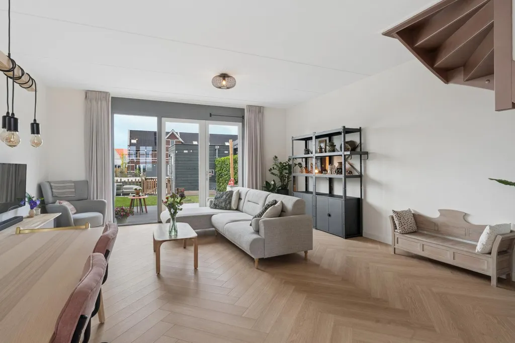 Elutuba - Modern Terraced House with Waterfront in Zeewolde