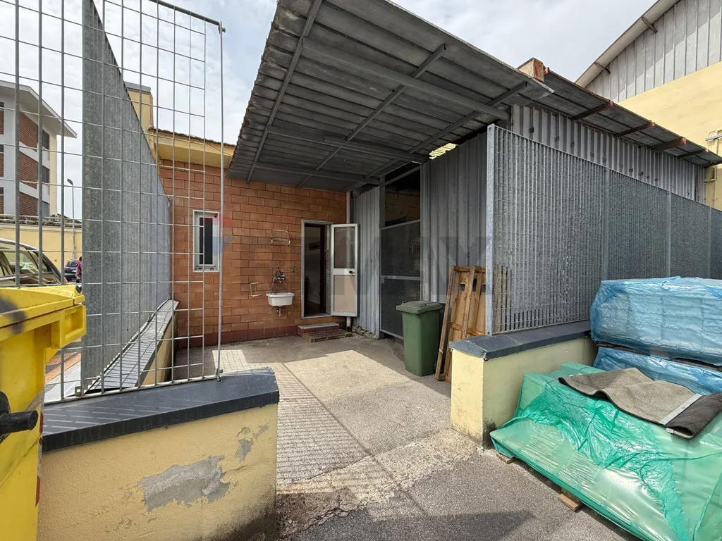 Aed - Industrial Warehouse with Office in Casavatore